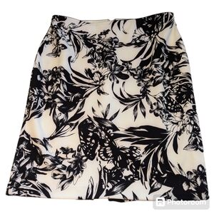 White House Black Market black cream floral pencil skirt fully lined sz 10
